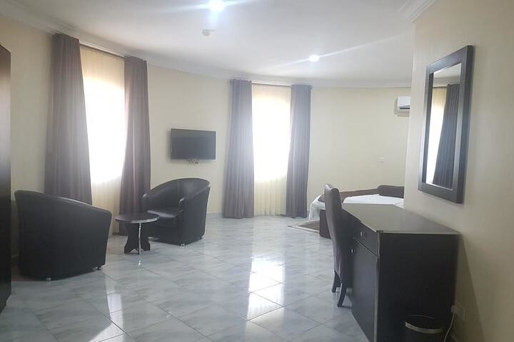 Room 3 of 20