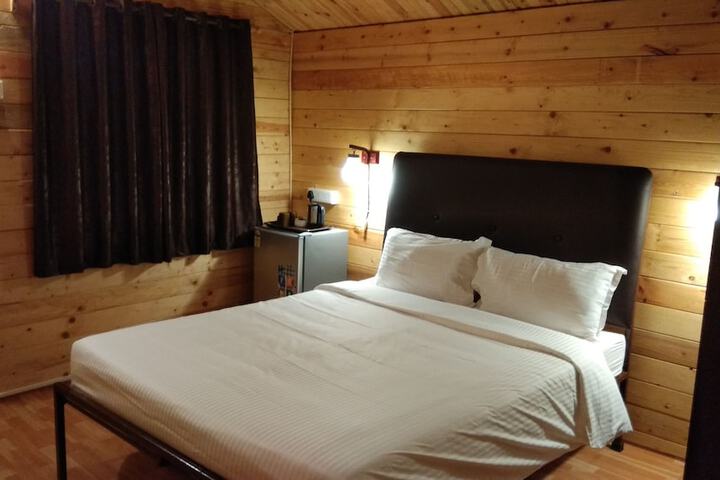 Room 27 of 86