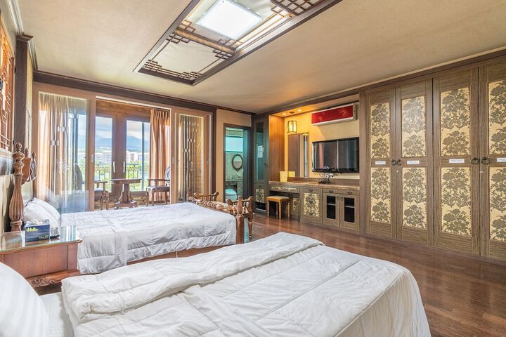Room 5 of 75