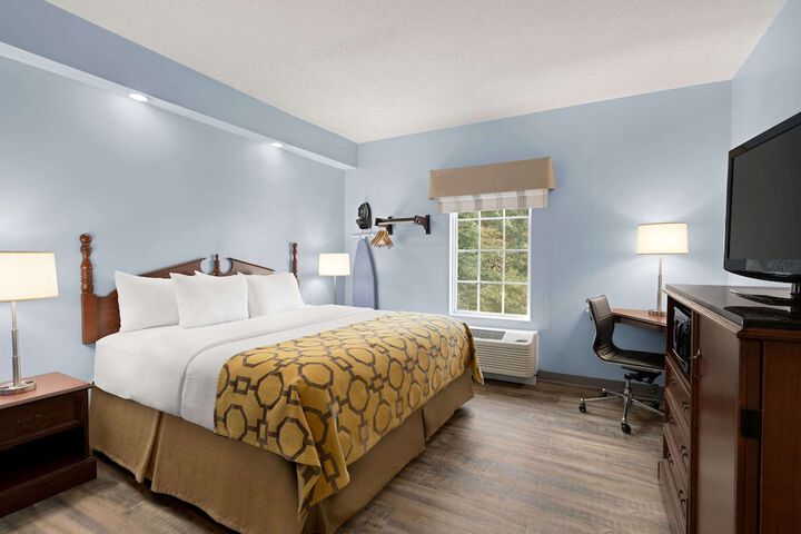 1 King Bed (5 of 9)