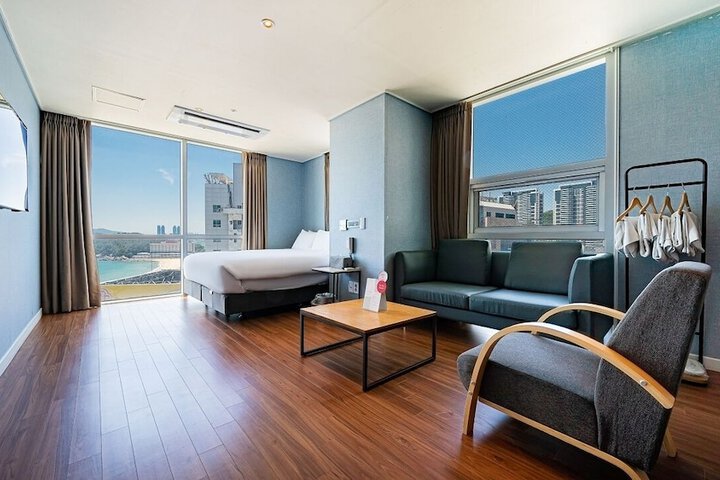 Room 25 of 153