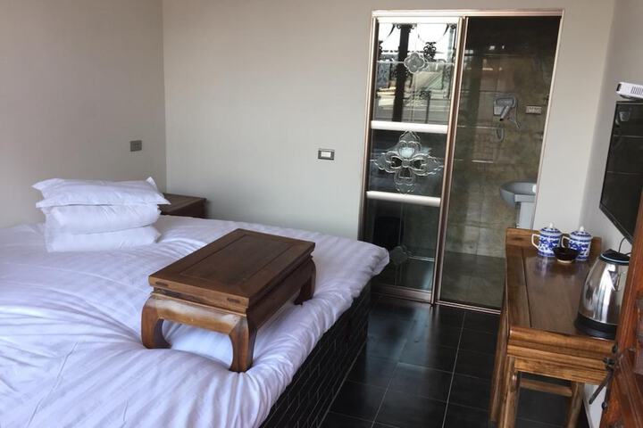 Room 6 of 109