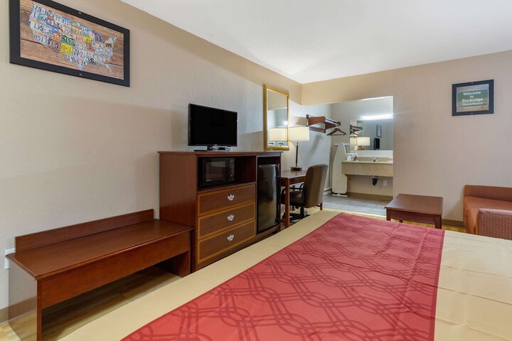 1 King Bed (5 of 14)