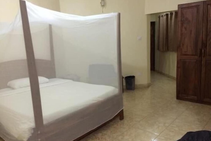 Room 5 of 17