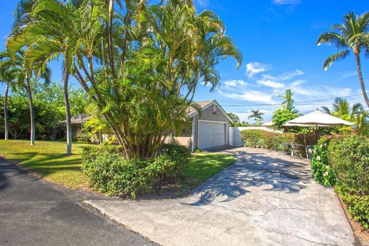 Hale Nani Loa - White Sands Beach Home with Private Pool by Casago Kona in Kailua-Kona, HI