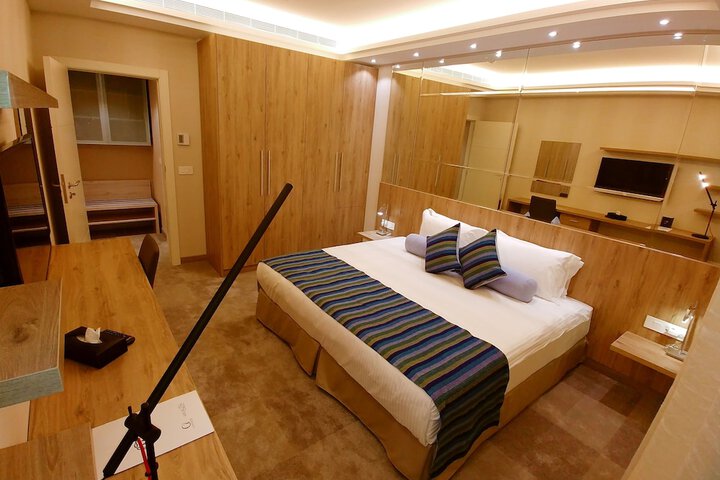 Room 10 of 97
