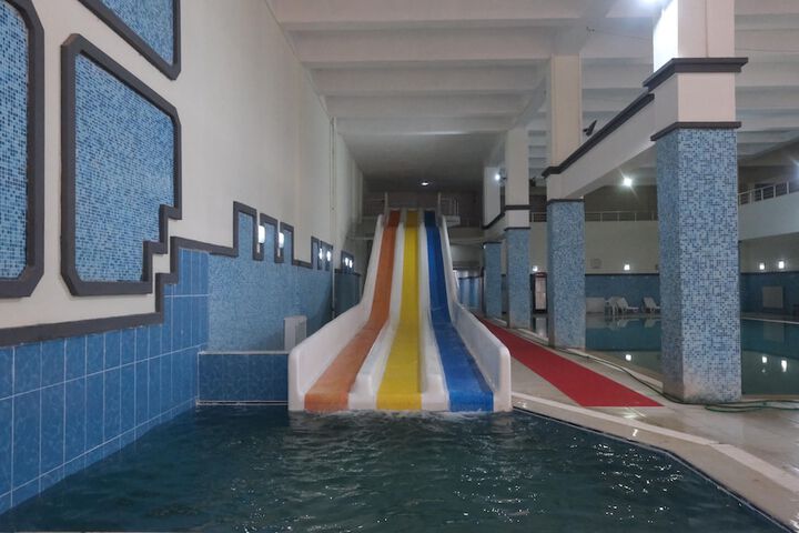 Pool 10 of 14