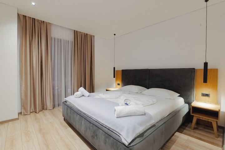 Room 4 of 68