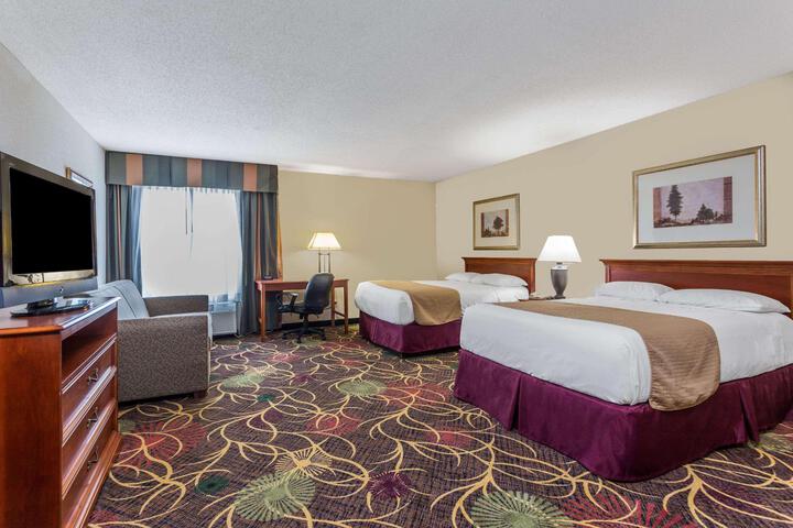 2 Double Beds (4 of 4)
