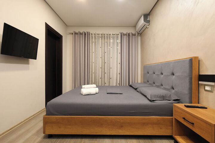 Room 33 of 99