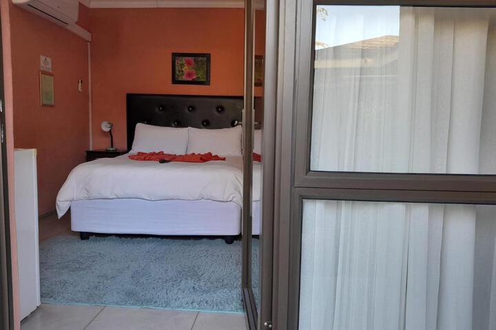 Room 4 of 15