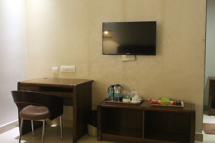 Room 13 of 37