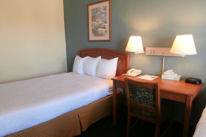 2 Double Beds (1 of 7)