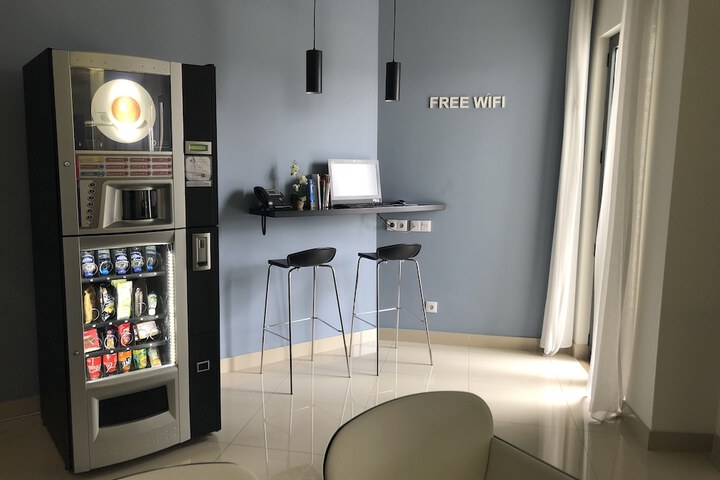 Lounge 64 of 88