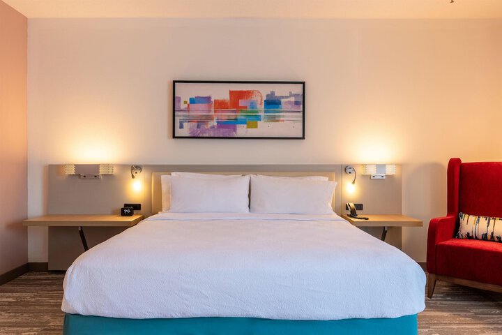 Room 10 of 80