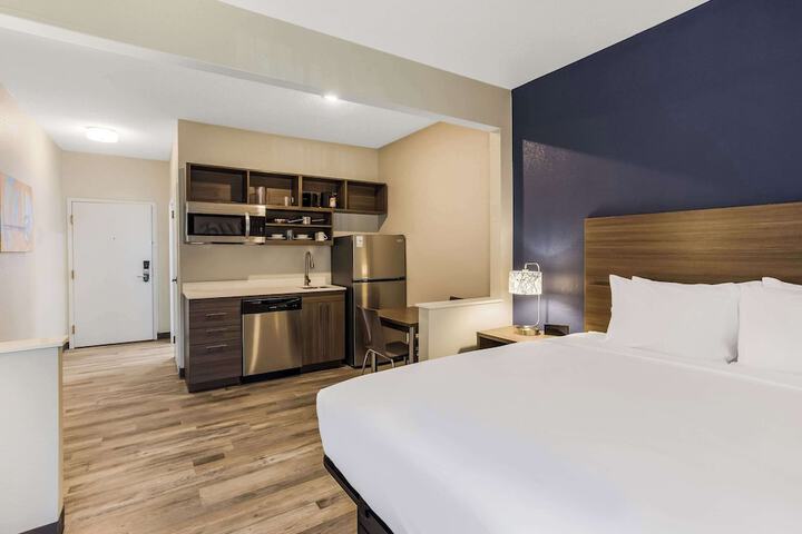 1 Queen Bed Efficiency Suite (18 of 19)
