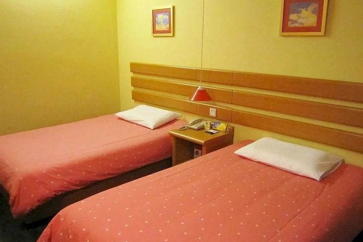 Room 4 of 5
