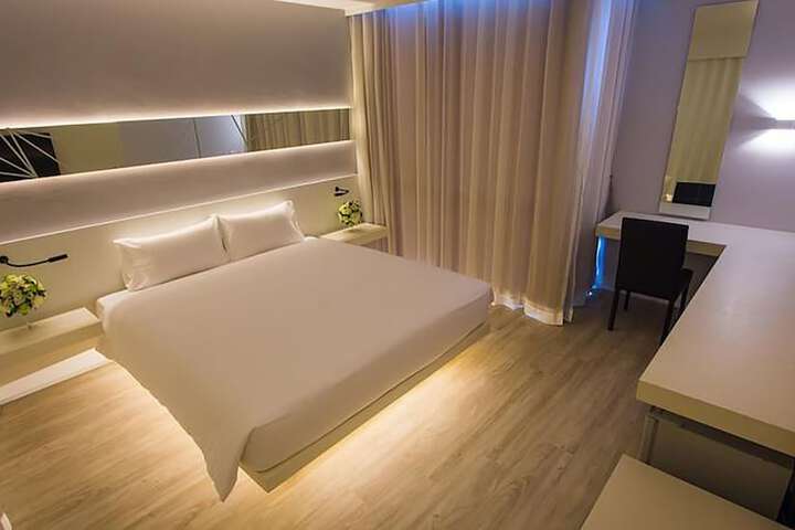 Room 6 of 61