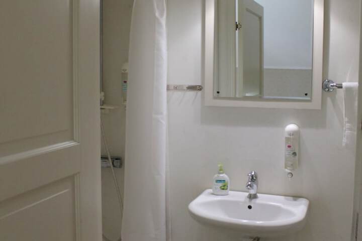 Room 42 of 86