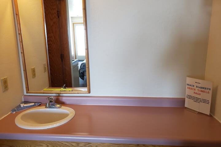 Bathroom sink