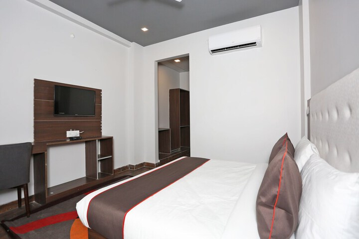 Room 4 of 28