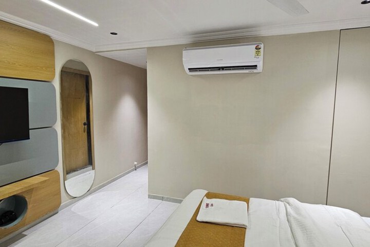 Room 15 of 33