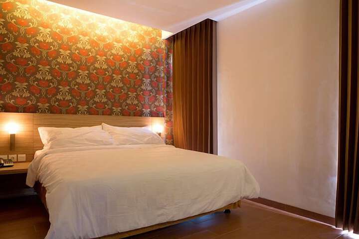 Room 10 of 33