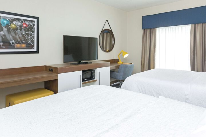 2 Queen Beds (5 of 9)