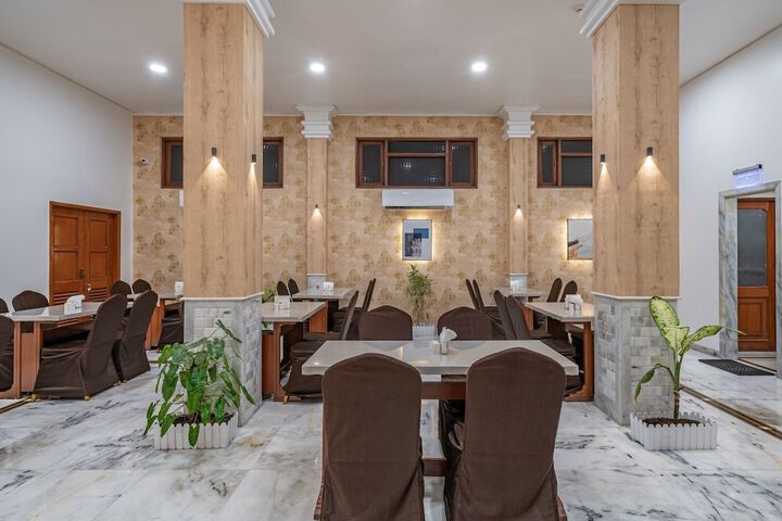 Dining 11 of 21