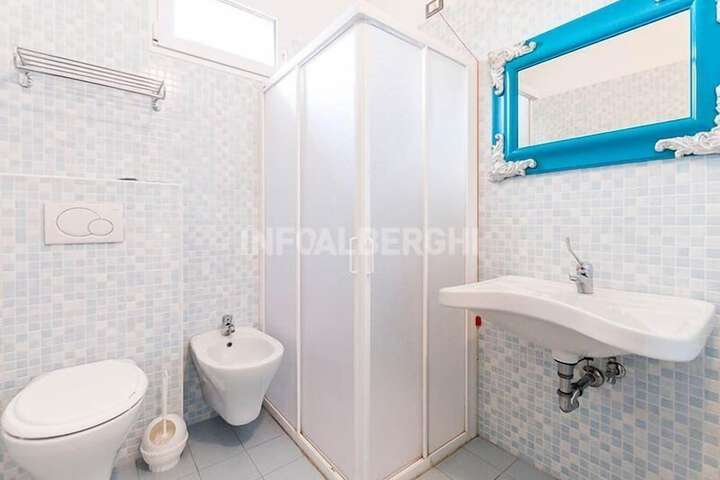 Room 10 of 21