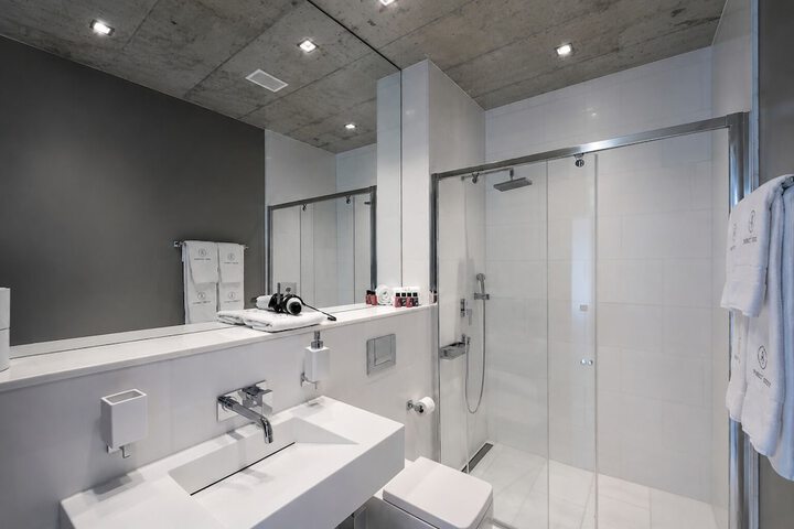 Room 100 of 124