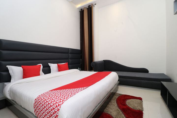 Room 6 of 11