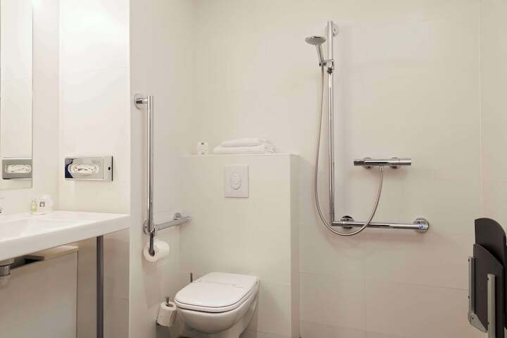 Room 33 di 49