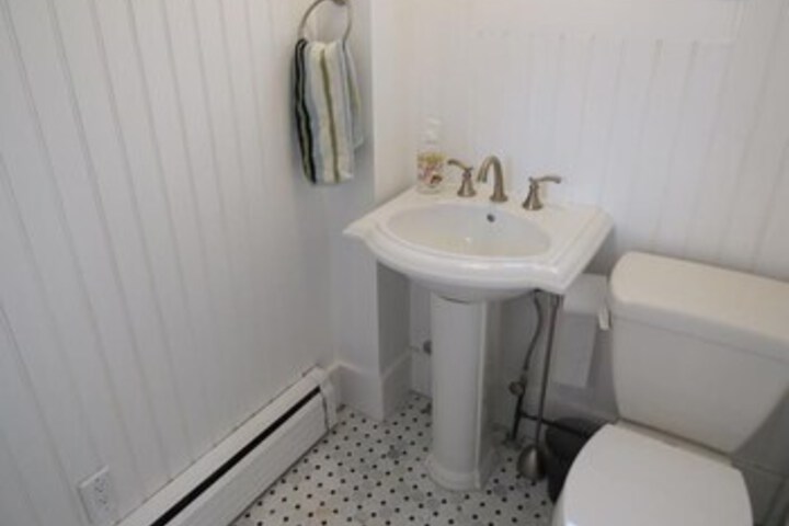 Room 4 of 16