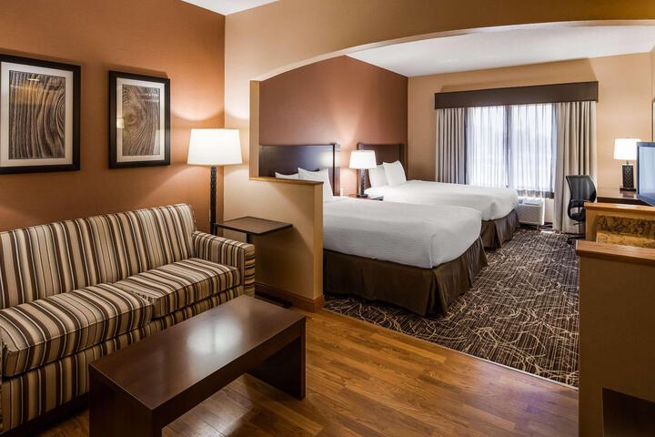 Suite 1 King Bed 2 Rooms Microwave and Refrigerator Sofa Bed Full Breakfast (16 of 25)