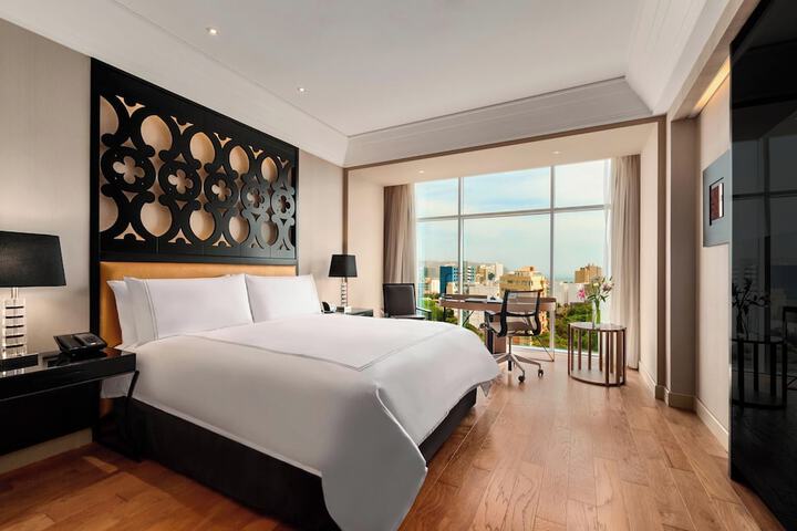 Room 30 of 106