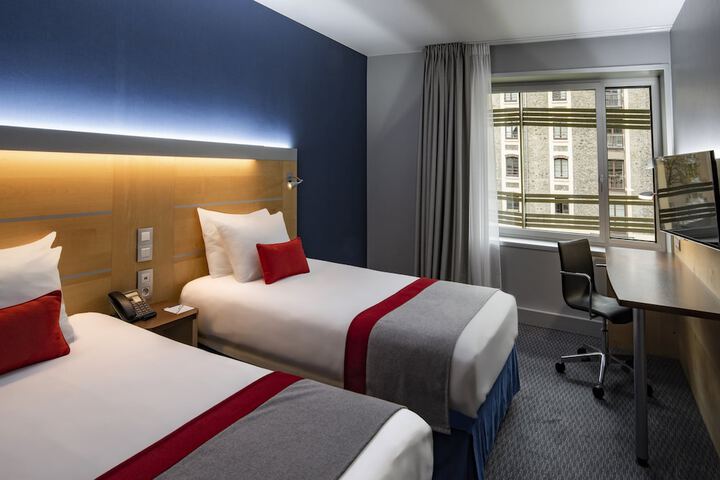 Room 10 of 120