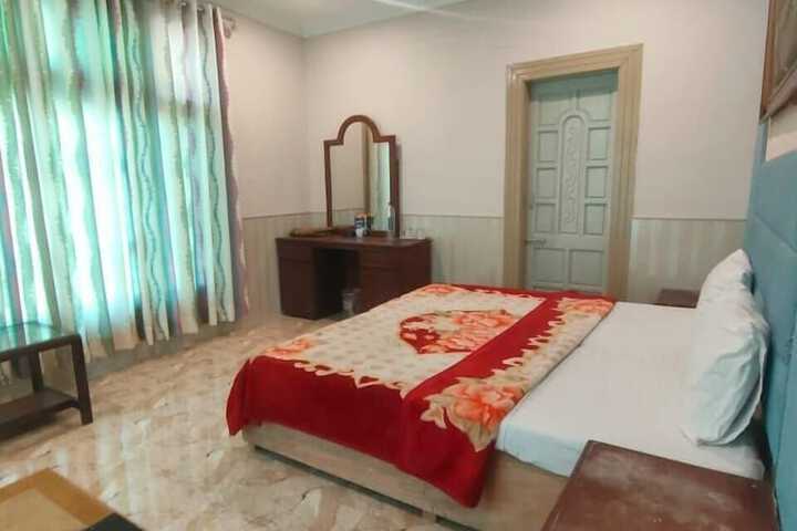Room 12 of 31
