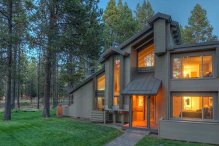 Tennis Village Condo 32 by Village Properties at Sunriver