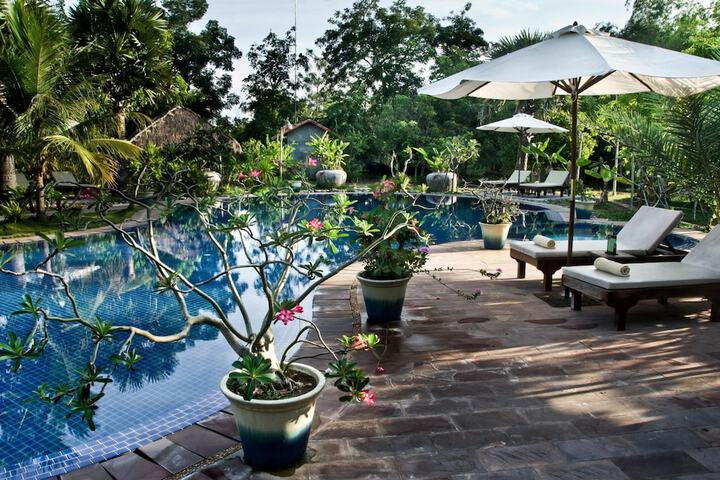 Pool Hotel