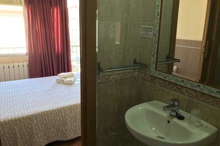 Room 8 of 38