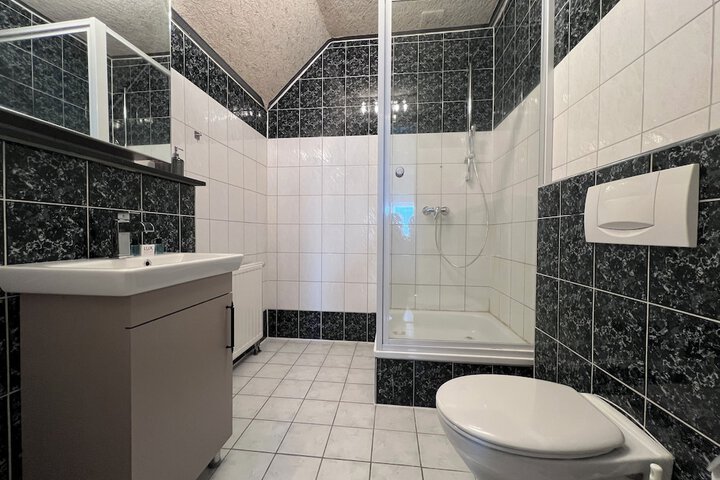 Room 14 of 28