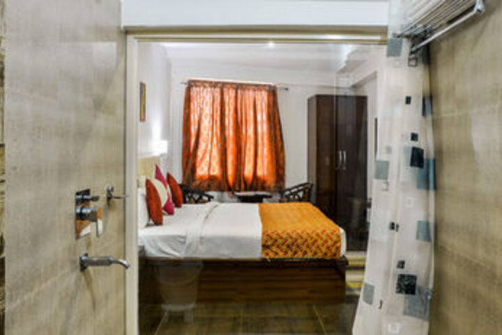 Room 10 of 35