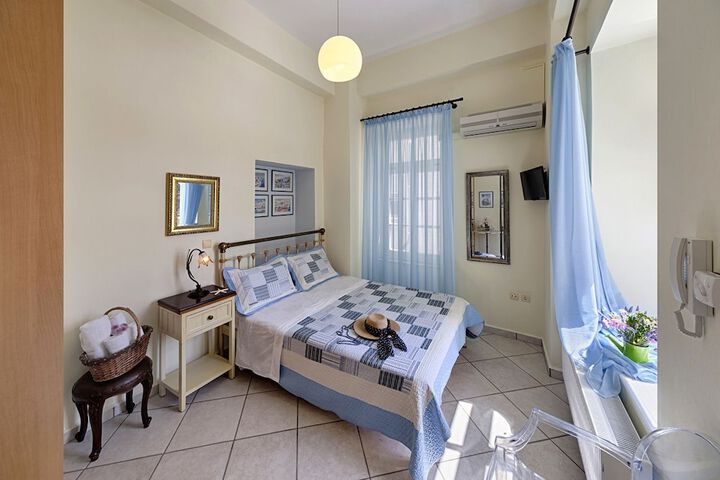 Room 8 of 105