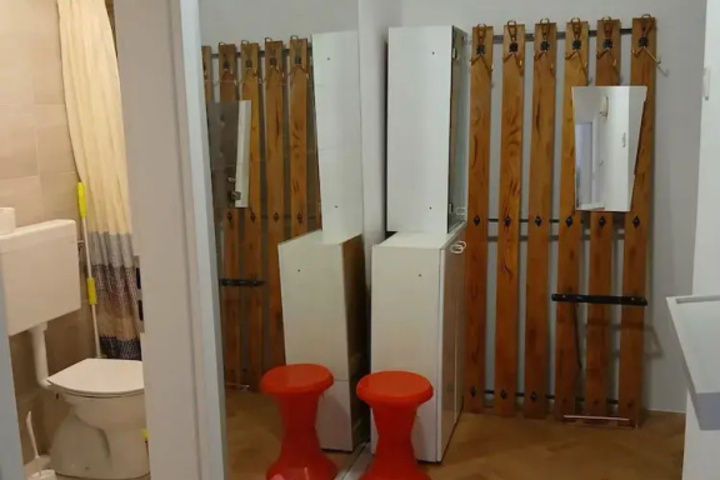 Room 4 of 6