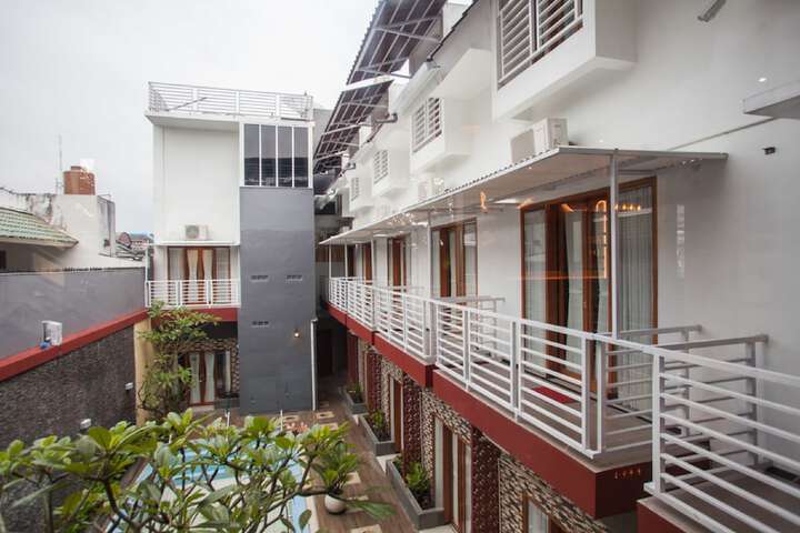 RedDoorz Premium at Jalan Cengkeh