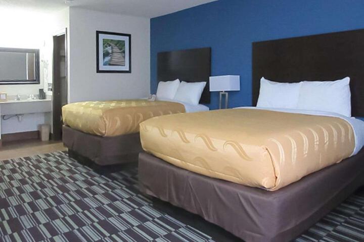 2 Queen Beds (6 of 6)