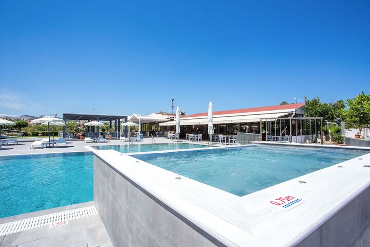 Pool 40 of 80
