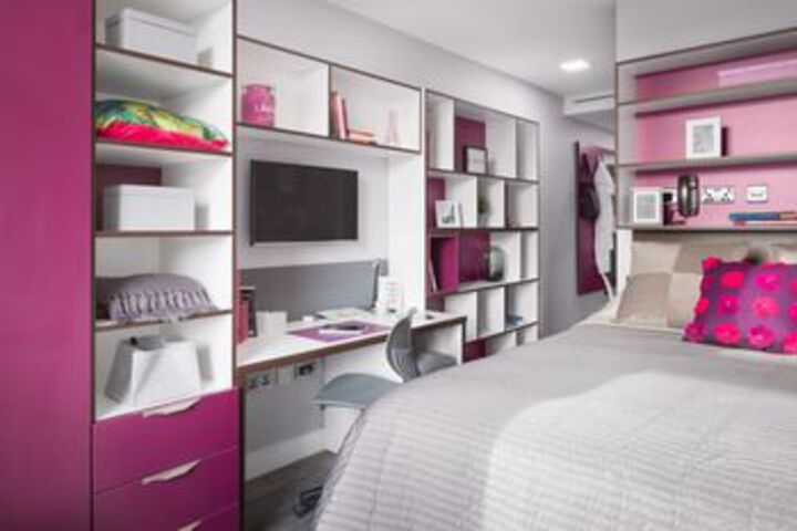 Room 5 of 18