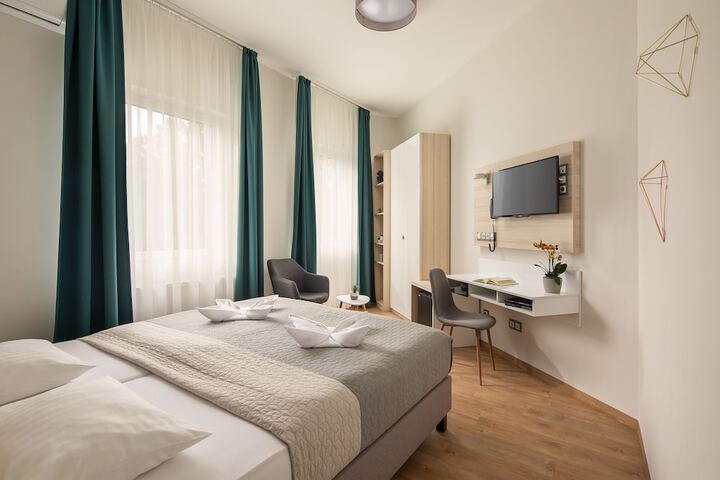 Room 4 of 48